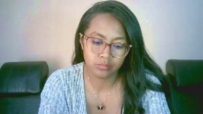 Yummy_sitraka live cam on Cam4