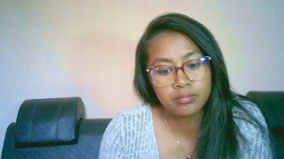 Yummy_sitraka live cam on Cam4