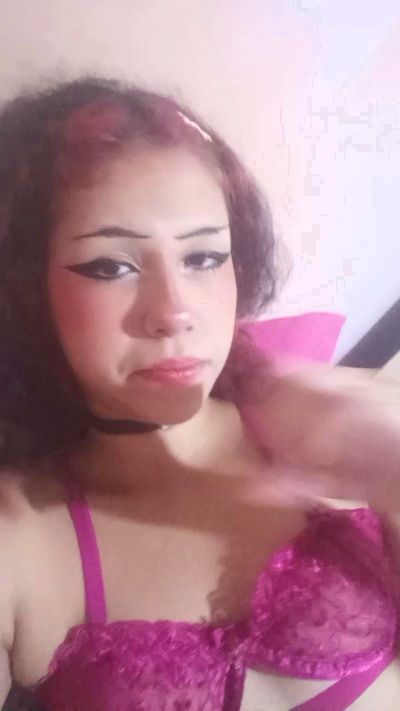 Yummye666 live cam on Cam4