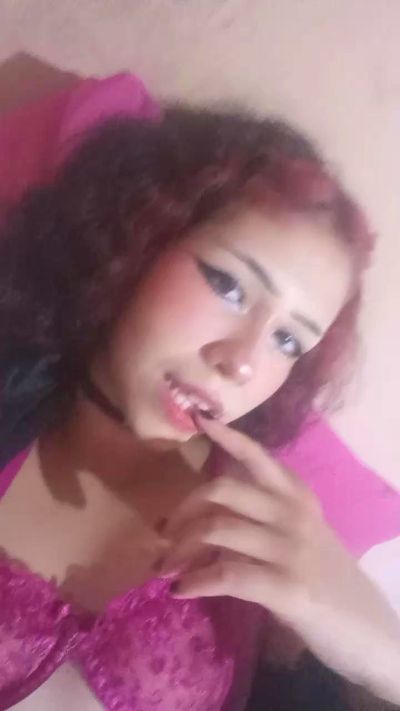 Yummye666 live cam on Cam4