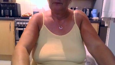 Yummymummy live cam on Cam4