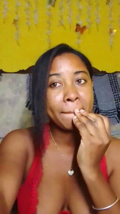 Yvanah live cam on Cam4