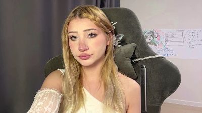 YvoneFly live cam on Cam4