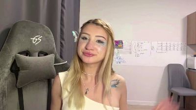 YvoneFly live cam on Cam4