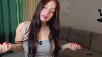 YvonneVitale live cam on Cam4