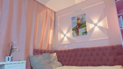 YvonneVitale live cam on Cam4