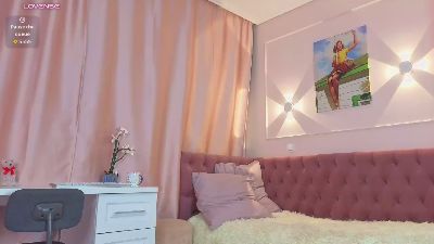 YvonneVitale live cam on Cam4