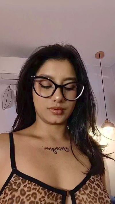 Yvonne_Collins live cam on Cam4