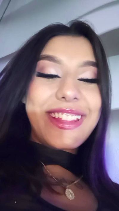 Yvonne_Collins live cam on Cam4