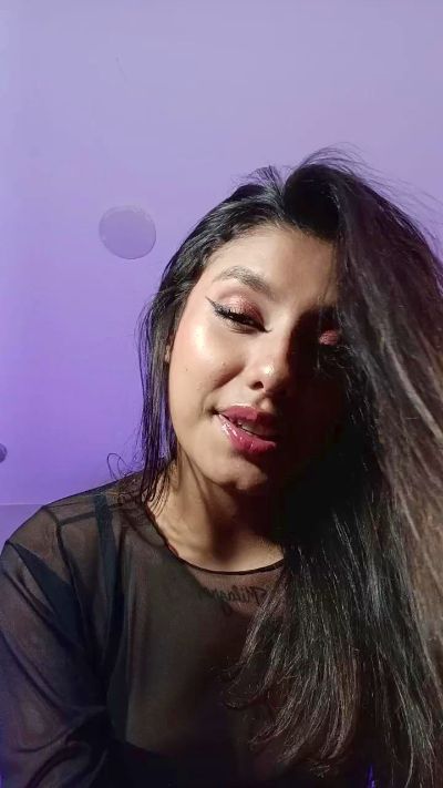 Yvonne_Collins live cam on Cam4