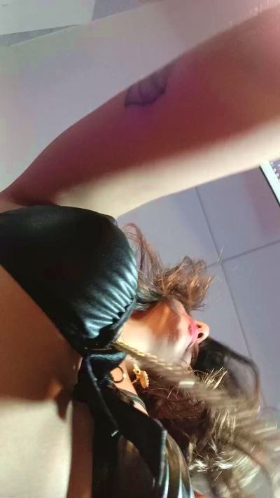 Yvonne_Collins live cam on Cam4
