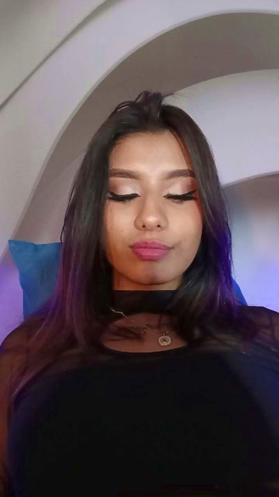 Yvonne_Collins live cam on Cam4