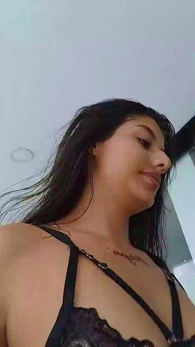 Yvonne_Collins live cam on Cam4
