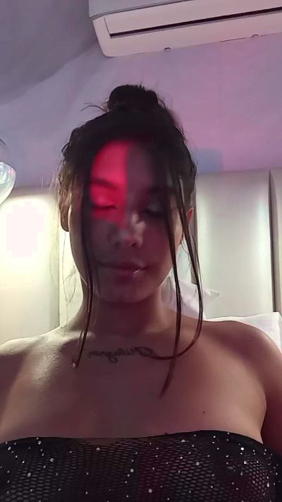 Yvonne_Collins live cam on Cam4