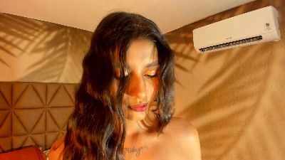Yvonne_Collins live cam on Cam4