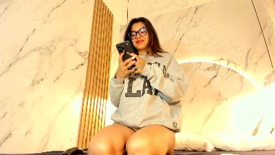 Yvonne_Collins live cam on Cam4