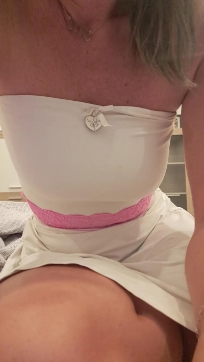 Ywett_Doll live cam on Cam4