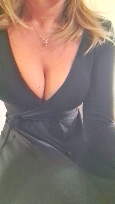 Ywett_Doll live cam on Cam4