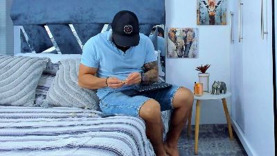 Zack_Froone live cam on Cam4