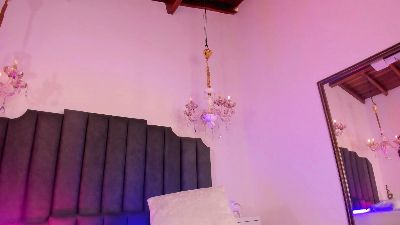 Zafrinna_ live cam on Cam4