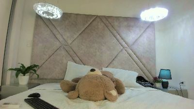 Zafrinna_ live cam on Cam4