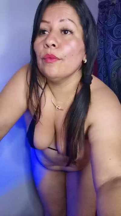 Zahira_Willingx live cam on Cam4