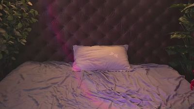 ZaraReignn live cam on Cam4