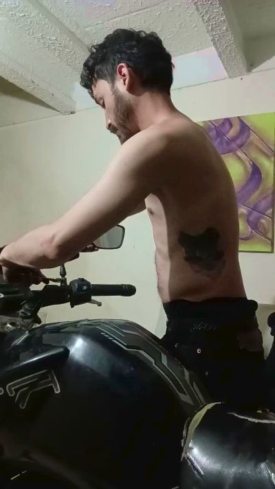Zatrone live cam on Cam4