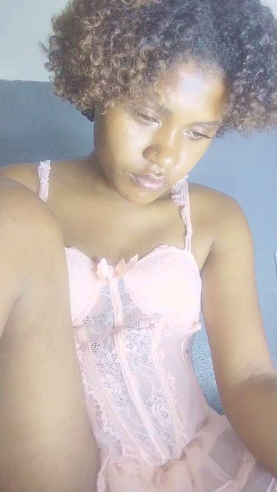 Zazie live cam on Cam4