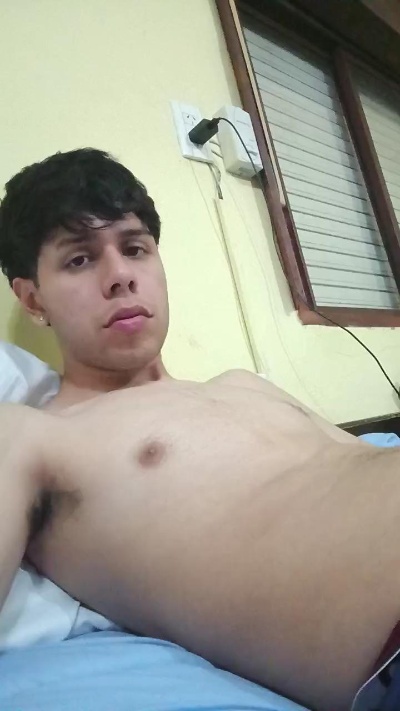 Zekeiel18 live cam on Cam4