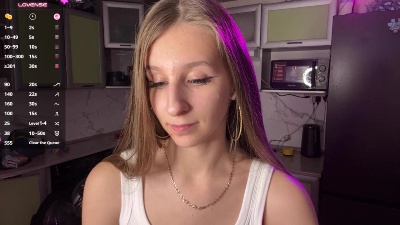 ZelmaMai live cam on Cam4
