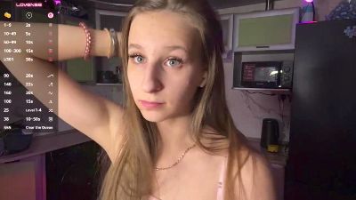 ZelmaMai live cam on Cam4