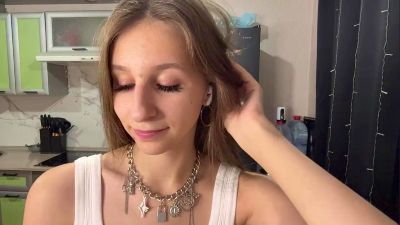 ZelmaMai live cam on Cam4