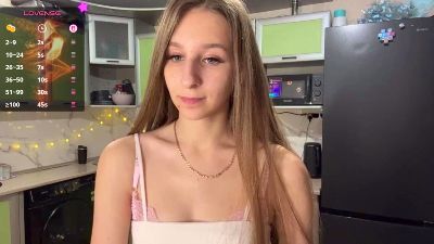 ZelmaMai live cam on Cam4