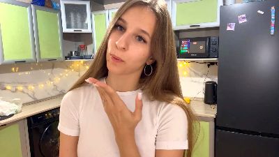 ZelmaMai live cam on Cam4