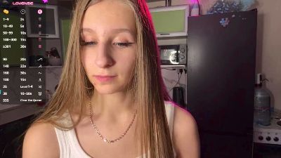 ZelmaMai live cam on Cam4
