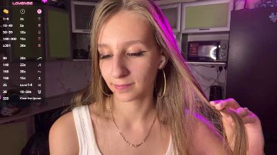ZelmaMai live cam on Cam4