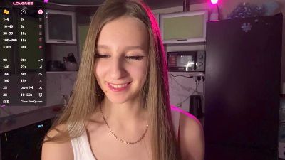 ZelmaMai live cam on Cam4