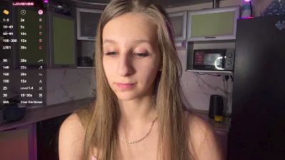 ZelmaMai live cam on Cam4