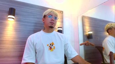 ZeusTrys live cam on Cam4