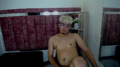 ZeusTrys live cam on Cam4