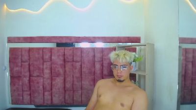 ZeusTrys live cam on Cam4