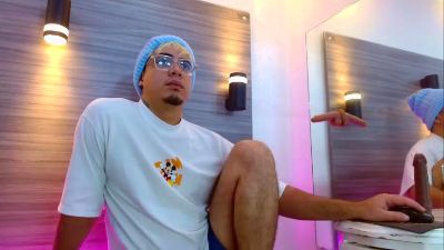 ZeusTrys live cam on Cam4