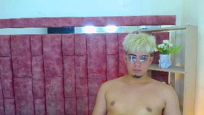 ZeusTrys live cam on Cam4