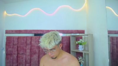 ZeusTrys live cam on Cam4