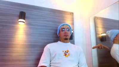 ZeusTrys live cam on Cam4