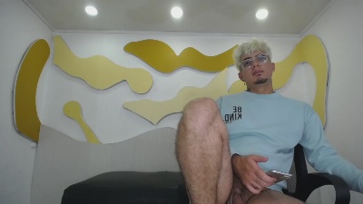 ZeusTrys live cam on Cam4