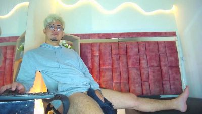ZeusTrys live cam on Cam4