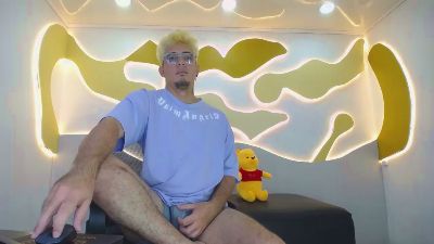ZeusTrys live cam on Cam4