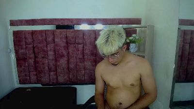 ZeusTrys live cam on Cam4